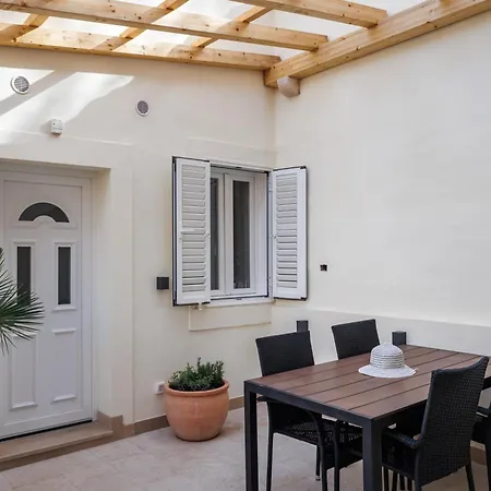 Odin Πανσιόν Ντουμπρόβνικ